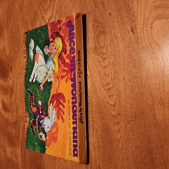 Alice In Wonderland Pop-Up Book - Picture 9 of 9